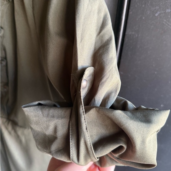 Motherhood Maternity olive green ruffled 3/4 sleeve tunic blouse Size Medium - Picture 6 of 10